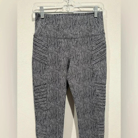 ATHLETA Delancey Textured Moto Tight Legging in Braiden Black / Size Small / - Picture 2 of 10